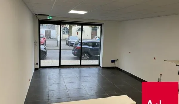 Local commercial 153 m²