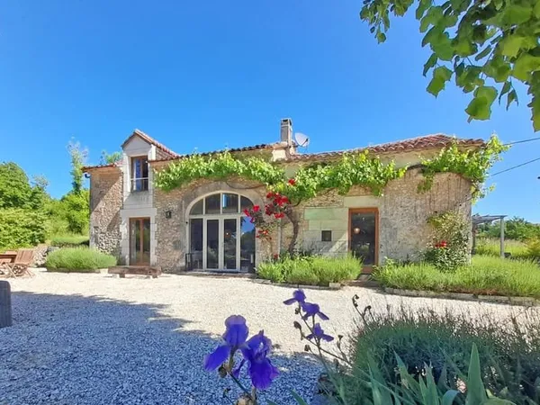 Belle maison de campagne dans un cadre idyllique