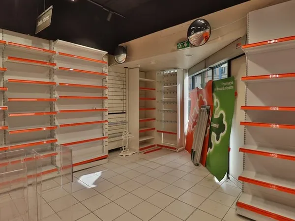 LOCAL COMMERCIAL