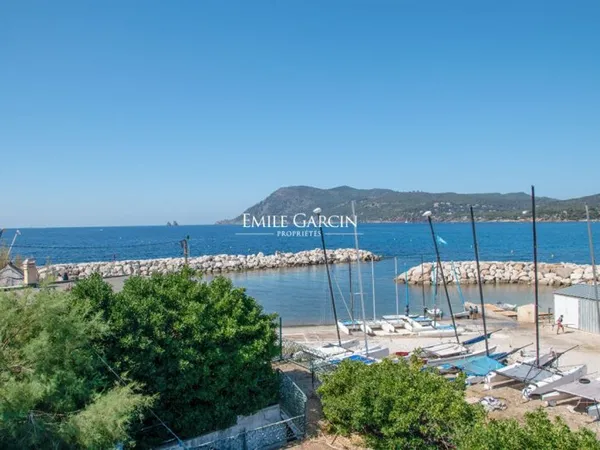 À vendre - La Seyne sur Mer - Anse des Sablettes| Maison de pêcheur les pieds dans l'eau - 126 m²