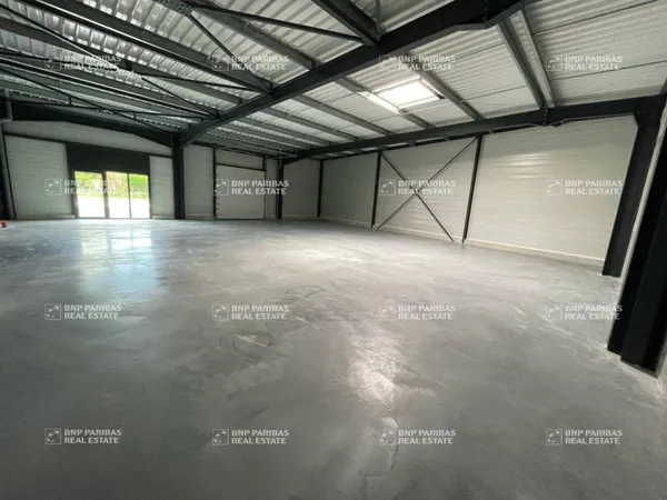 Local d'activité 822 m²