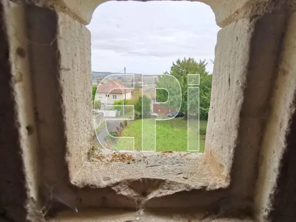 Réf 8151. Saint-Christophe. Manoir médiéval, pierre et tuffea