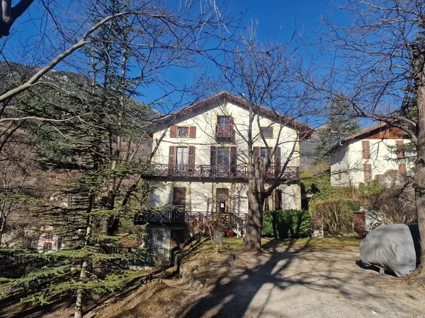 Dans villa de caractère T2 lumineux 50 m2, balcon vue vall