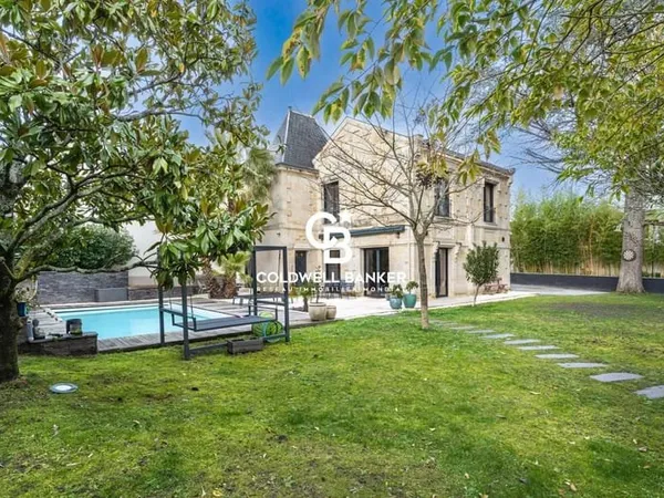 Exclusivité - Maison en pierre XIXe siècle - piscine - proche tram D
