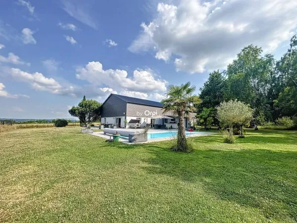 Belle propriété de 240 m² avec piscine - à 15 min de Montluçon