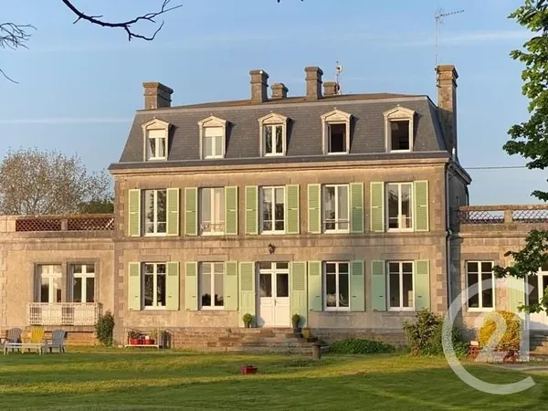 Maison 13 pièces 315 m²