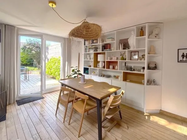 Large Maison ancienne - 4 chambres - cave - jardin
