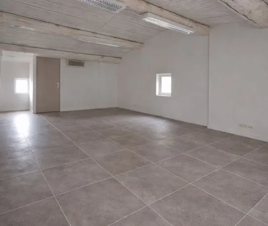 Bureau/ local professionnel/ Studio/ open space/ atelier 45m2 Avignon