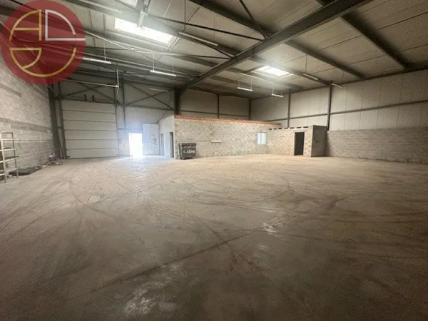 Entrepôt 4 pièces 653 m²