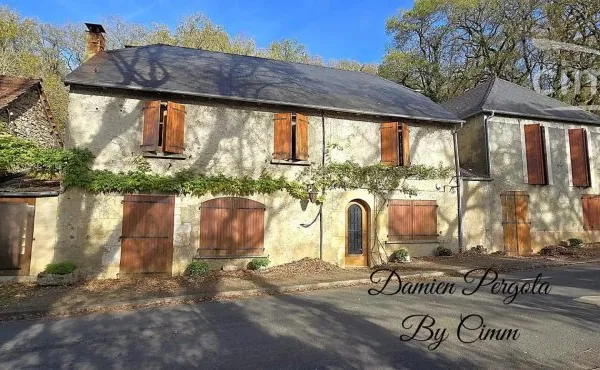 Ensemble de 2 habitations avec plusieurs dépendances