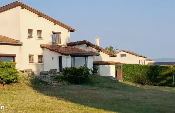Particulier vend maison avec vue exceptionnelle sur les hauteurs de Boisset-Saint-Priest