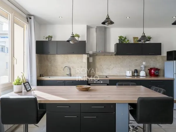 TOULON - APPARTEMENT TYPE 3 LUMINEUX
