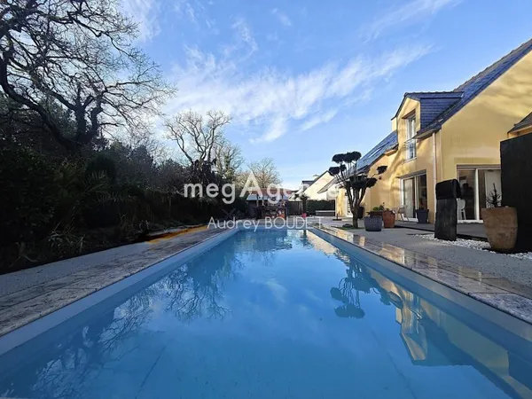 Maison familiale 163 m², piscine, proche Vannes