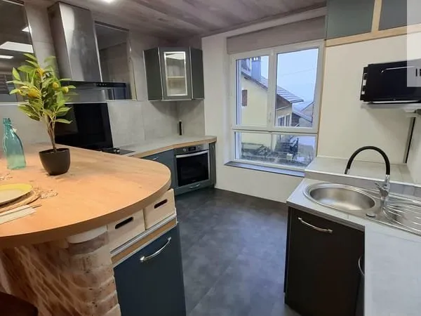 Appartement rénové, proche frontière suisse