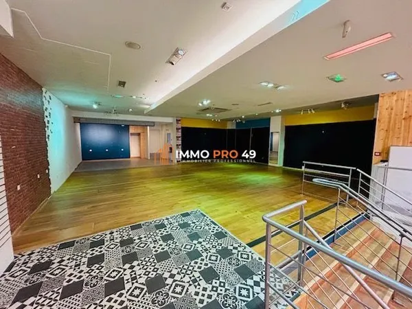 Local 3 pièces 380 m²