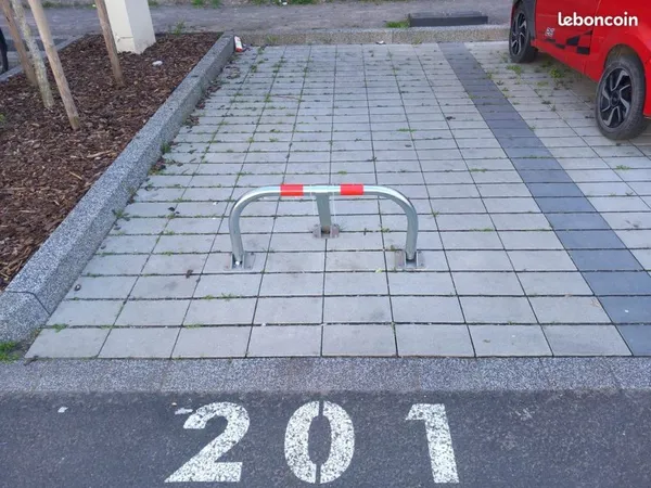 Loue Parking privé de 13m2