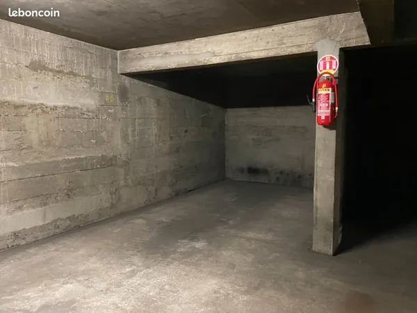 À VENDRE - PLACES DE PARKING - Neuilly-sur-Seine