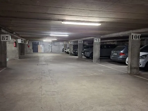 Emplacement parking en sous-sol immeuble sécurisé