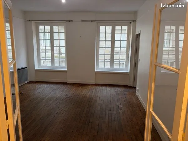 Beau T2 46 m² Intramuros Saint-Malo - lumineux - parquet ancien