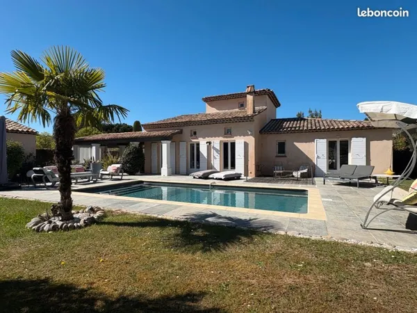 Superbe villa au coeur du Domaine sécurisé de Pont Royal - Piscine - 4 suites - Terrain 830 m²