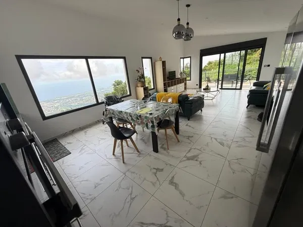 Maison récente F4 meublé de 117 m2 avec terrasse sur terrain