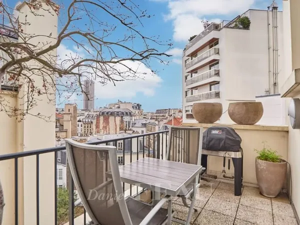 Paris XVIIe - Terrasse, soleil, calme et vues dégagées.