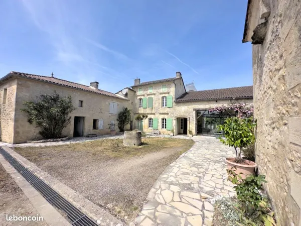 Naujan-et-postiac - coeur de bourg - ensemble immobilier de caractère - fort potentiel