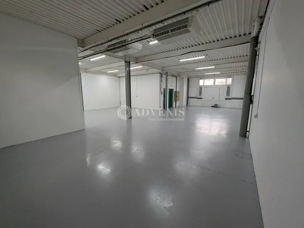 Local d'activité 230 m²