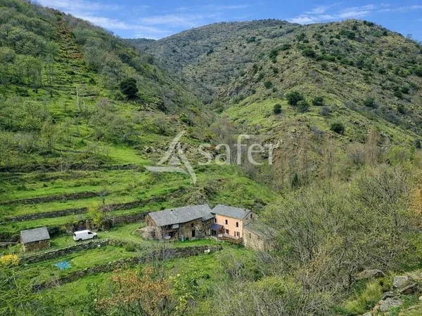 Mas en montagne des Pyrénées Orientales, sur près de 10 ha, a