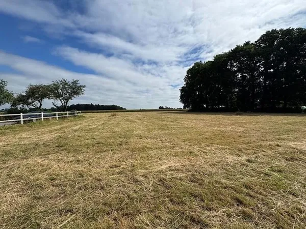 Terrain 853 m²