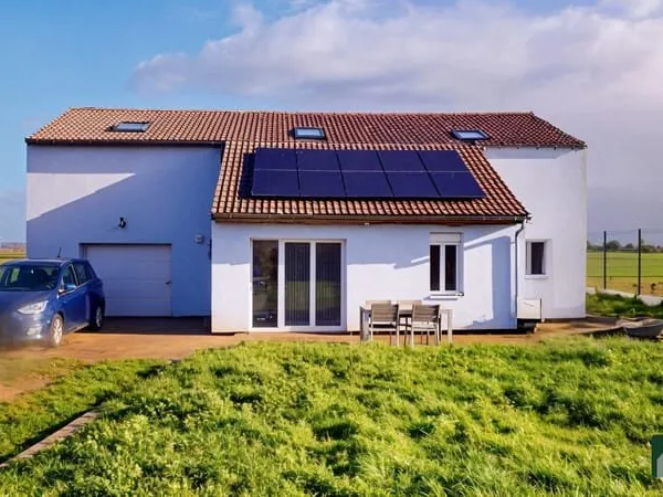 MAISON INDIVIDUELLE DE 155 M² - TERRAIN & TERRASSE - CHARME