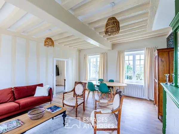 Ancien presbytère rénové avec jardin de curé au pied de l'église