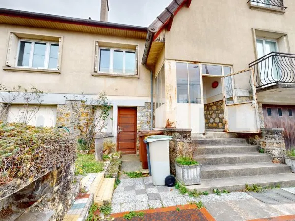 Bois d'Arcy 5 pièce(s) 139 m² hab, 200 m² utiles 4 chambres, séjour, 420 m² de terrain