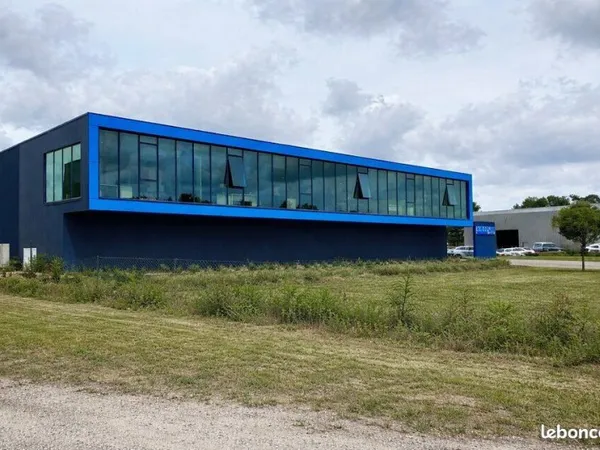 Local d'activité 718 m²