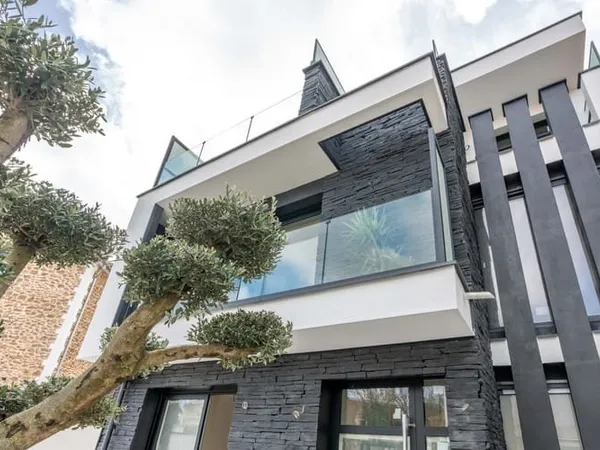 Maison 5 pièces 299 m²