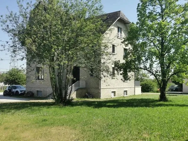 Maison 7 pièces 205 m²