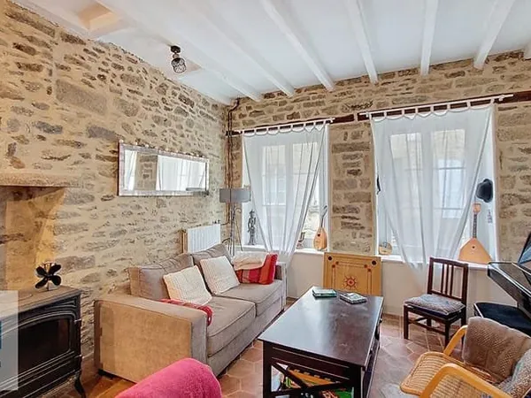 EXCLUSIVITÉ : DINAN - Charmante maison de ville en pierre de 3 chambres dans un emplacement privilég
