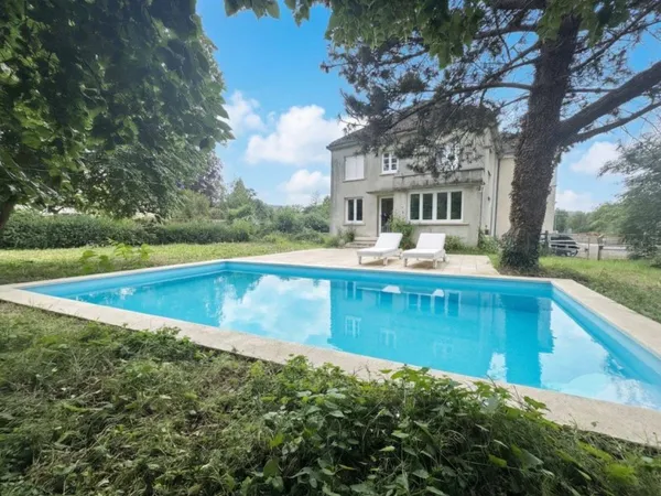 Maison 10 pièces 244 m²
