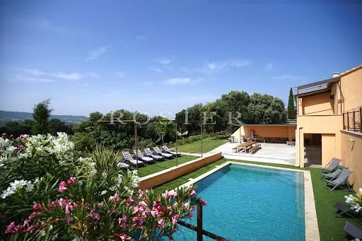 Maison 951 m²