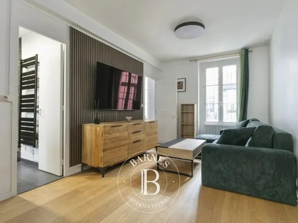 PARIS 17e - RUE DE LÉVIS - Deux pièces traversant au calme