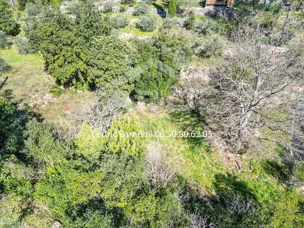 Exclusivité : Terrain constructible de 925 m² au calme ? Saint-Maximin