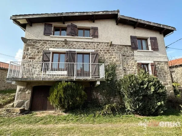 LA VERSANNE, dans un petit hameau, belle maison en pierres de 223 m2