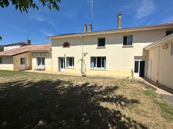 Maison 9 pièces 285 m²