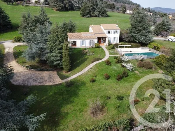 Maison 9 pièces 255 m²