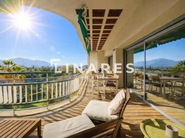 LE GRANDIOSE DU 8EME - Appartement T6 de 206 m2 avec terrasse de 23m2 + loggia - 13008 CARRE D'OR