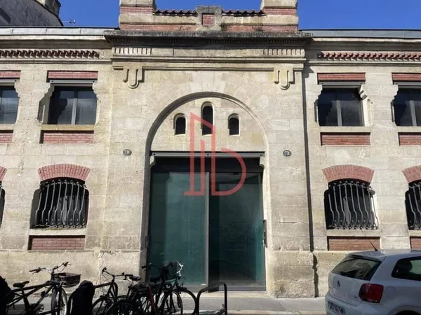 Bureaux 677 m²
