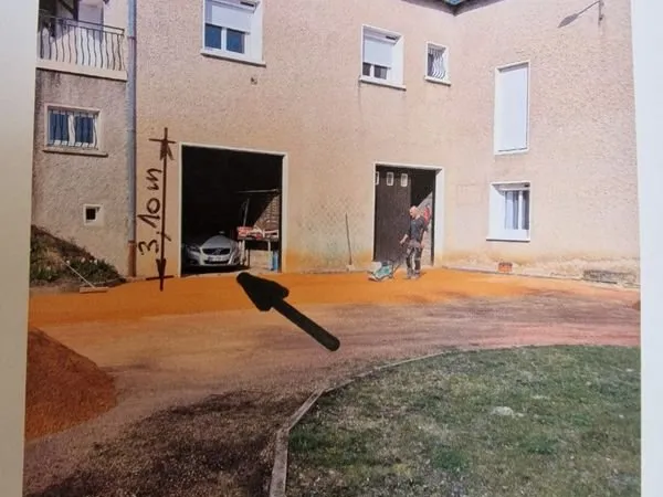 Grand garage