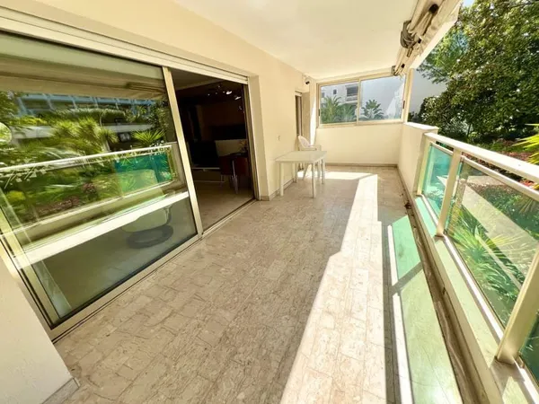 CANNES SECTEUR CROISETTE T2/T3 DE 60M2 TERRASSE 17M2 SUD PAR