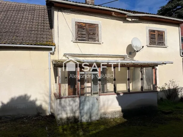 Maison construite dans les années 1945 avec 4 chambre et une parcelles de 650m2