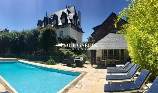 Demeure remarquable à Deauville 14 pièces 465 m² Piscine Dépendance Parking